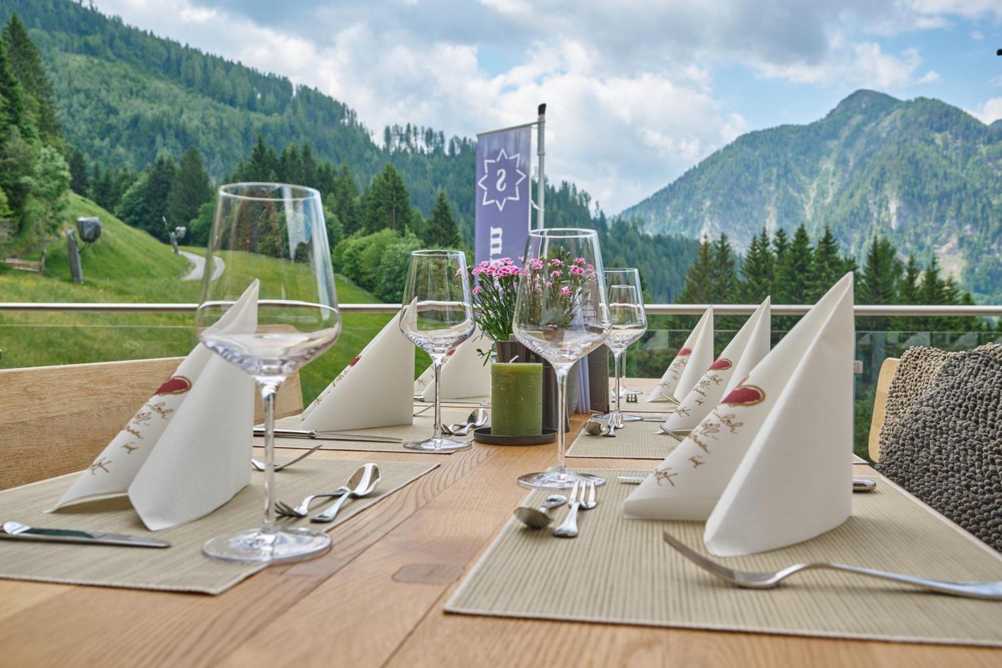 Alpendorf Hotel Stern Sankt Johann im Pongau Exterior photo